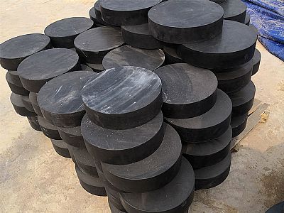 同江市板式橡胶支座由若干层橡胶片与薄钢板经加压硫化